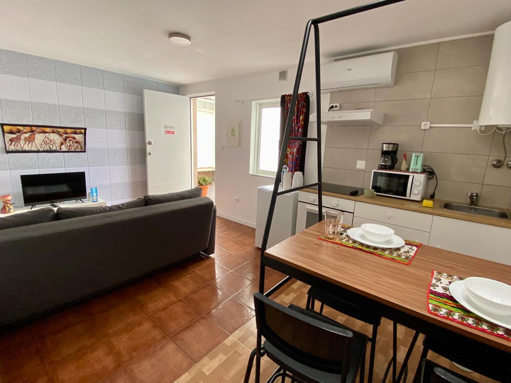Live, Laugh, Love Beach Guest Home With Ac Madalena  Rum bild